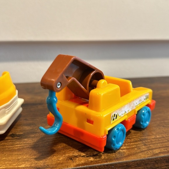 Vintage Playskool Pickup Dump Crane Farm Truck Yellow Cab Green Bed Blue Wheels - Picture 6 of 7